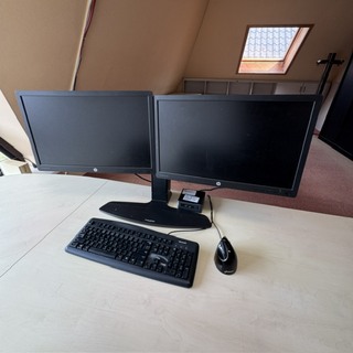 Computer met 2x monitor Intel Nuc, NUC6CAY