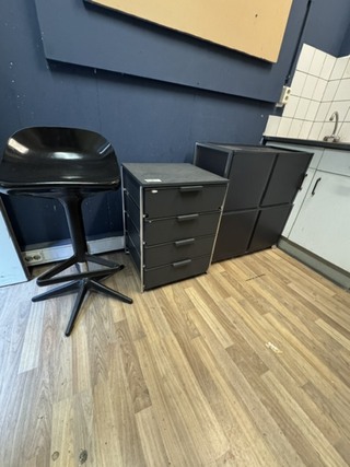 2x Kast en barkruk Kartell, zwart