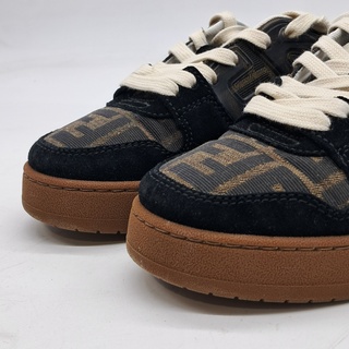 Paar sneakers, maat 36, Fendi, 8E8470