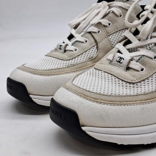 Paar sneakers, maat 42, Chanel, W G38301