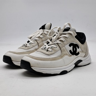 Paar sneakers, maat 42, Chanel, W G38301