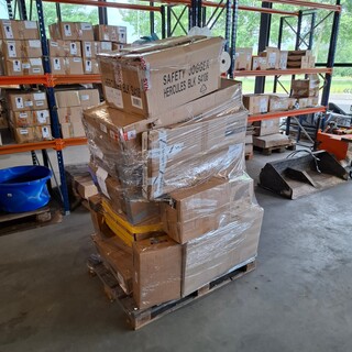 Pallet met ca. 15x Diverse Home & Living Meubelen