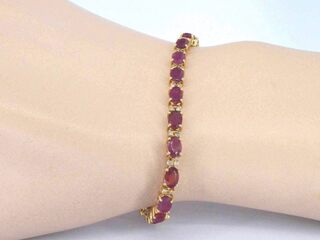 Gouden tennisarmband met natuurlijke diamanten en robijn
