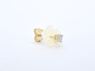Gouden oorbellen met 0.18 carat natuurlijke diamanten en parelmoer ede