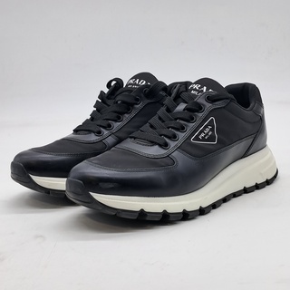Paar sneakers, maat 6, Prada