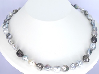 Schoeffel – Barok parel ketting met witgouden sluiting