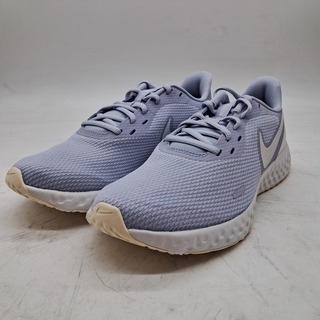4x Paar schoenen, Nike, O.a. WMNS REVOLUTION 5