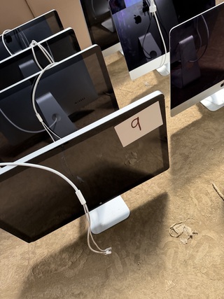 Ca. 28x IMac, Apple