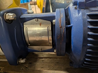 Centrifugal water pomp