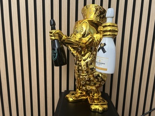 Dagobert Duck beeld, Lior24, Goud