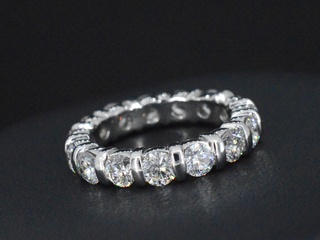 Witgouden alliance ring met diamanten