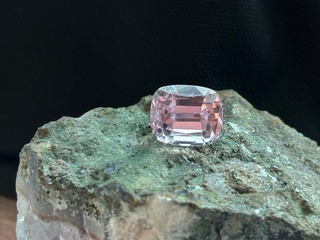 Edelsteen – 11.33 carat natuurlijke kunziet