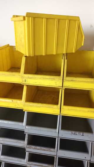 Ca. 149x Magazijnbakken met grijp opening, Grijs / geel