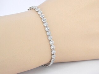 Witgouden armband vol met diamanten gezet