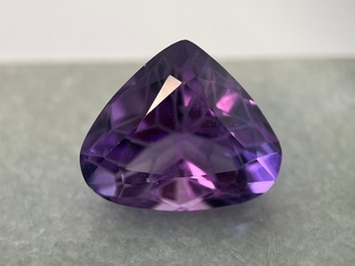 Amethist – 15.56 carat paarse natuurlijke amethist