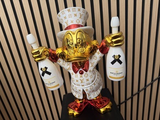 Dagobert Duck beeld, Lior24, Goud/Wit/Rood