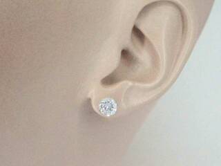 Witgouden solitaire oorbellen met diamanten 2.09 carat