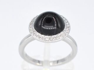 Witgouden ring met witte diamant en onix