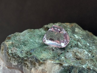 Edelsteen – 11.33 carat natuurlijke kunziet