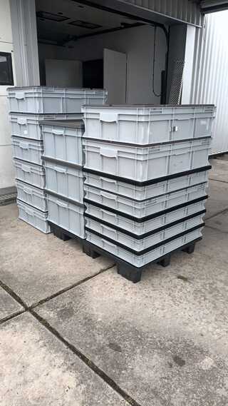 Ca. 16x Grote Bakken met deksel in 3 maten, Engels, Grijs / Chroom