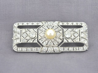 Zeer hoog waardige Art-deco broche met diamanten