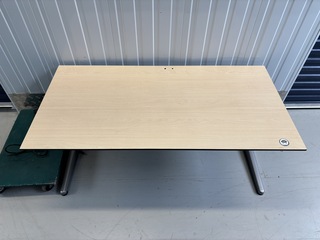 Ca. 107x Bureau, Ahrend, lichte houtkleur
