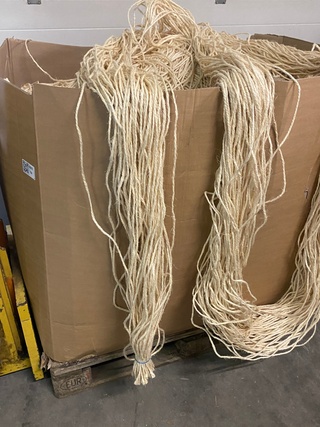 Pallet box vol Gesneden sisal touw