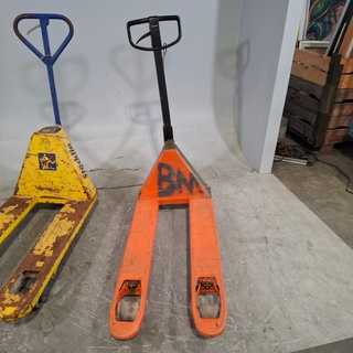 2x Palletwagen, Stöcklin/BT-Lifter