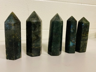 5x Labradoriet obelisk 6-zijdig