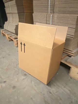 Pallet ca. 360 verzenddozen 30x23x27cm dubbelgolf, bruin