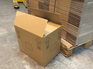 Ca. 340x Verzenddozen 40x30x35cm, bruin