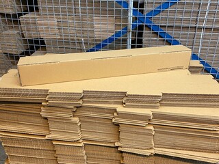 Ca. 350x Stuks kokerdozen 86x10x10cm, bruin