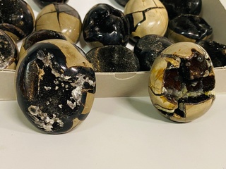 Ca. 15x Wilde septarie geodes (handsteen)