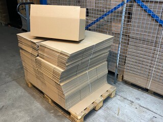 Ca. 200x Verzenddozen 58x24x22cm, bruin