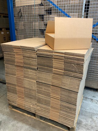 Ca. 275x Verzenddozen 47x44x13cm, bruin