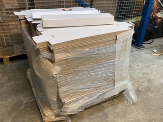 Pallet  ca. 900 stansdozen 65x12x7cm, wit
