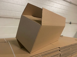 Ca. 320x Verzenddozen 42x17x17cm, bruin