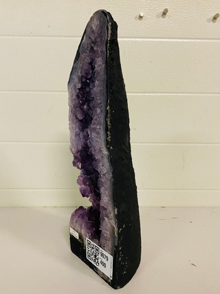 Amethist geode met Chalcedoon rand
