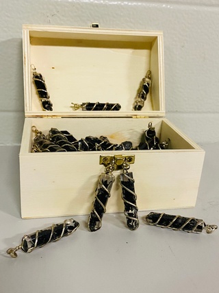 Ca. 50x Shungiet verzilverde hangers