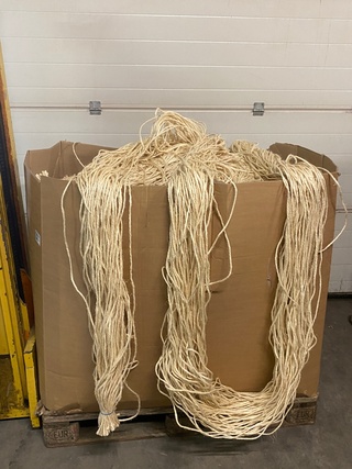 Pallet box vol Gesneden sisal touw