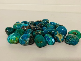 Ca. 500 gram Chrysocolla trommelstenen