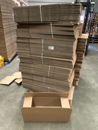 Ca. 105x Verzenddozen 61x23x240cm dubbelgolf, bruin