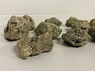 Ca. 11x Pyriet clusters