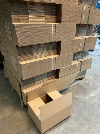 Ca. 540x Verzenddozen 40x30x16cm, bruin