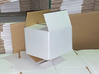 Ca. 600x Verzenddoosjes 13x12x10cm, wit