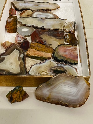 Ca. 19x Agaat plakken natuurlijk gekleurd