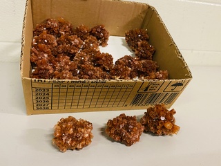 Ca. 28x Aragoniet clusters