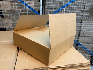 Ca. 275x Verzenddozen 47x44x13cm, bruin