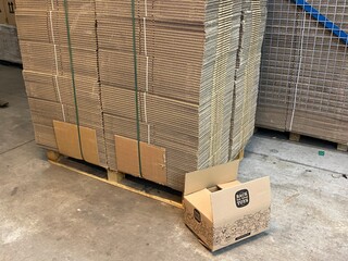 Ca. 300x Verzenddozen 35x27x14cm dubbelgolf, bruin