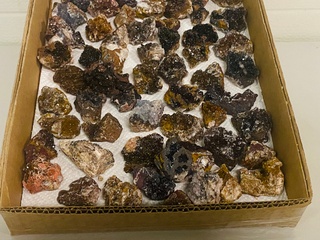 Ca. 53x Bariet / Calciet met kristallen